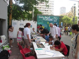 En plus l'été c'est cool, on peut dessiner en plein air